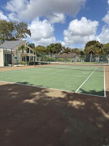 68 Wimbledon Lake Drive 68, Plantation, FL 33324