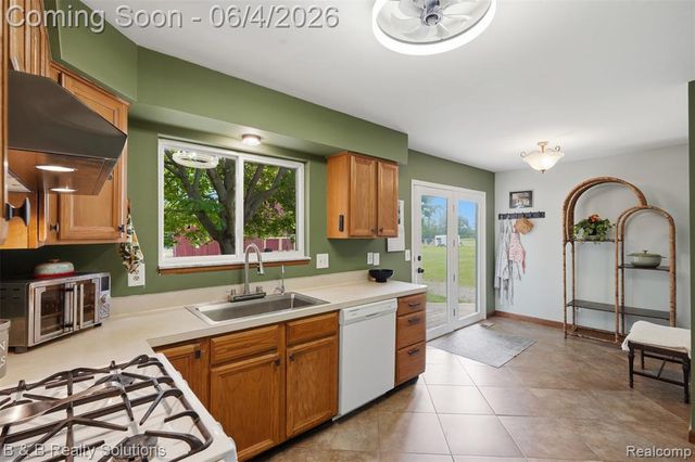 8820 Almont Road, Almont, MI 48003