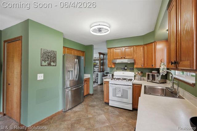 8820 Almont Road, Almont, MI 48003