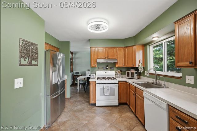8820 Almont Road, Almont, MI 48003