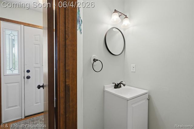 8820 Almont Road, Almont, MI 48003