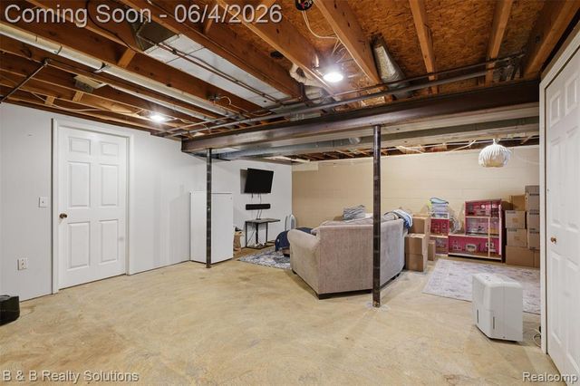 8820 Almont Road, Almont, MI 48003