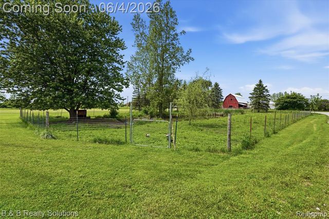 8820 Almont Road, Almont, MI 48003
