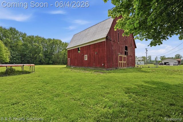 8820 Almont Road, Almont, MI 48003