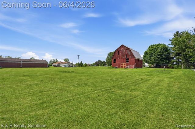 8820 Almont Road, Almont, MI 48003
