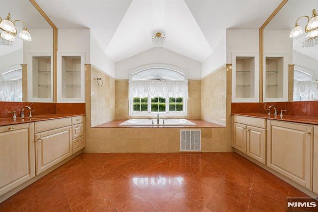 275 Marietta Street, Englewood Cliffs, NJ 07632