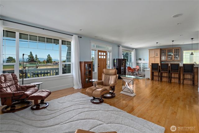 2402 J Avenue, Anacortes, WA 98221