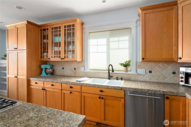 2402 J Avenue, Anacortes, WA 98221