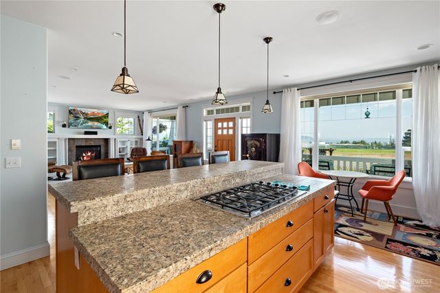 2402 J Avenue, Anacortes, WA 98221