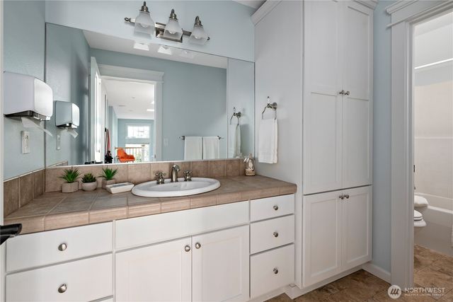 2402 J Avenue, Anacortes, WA 98221