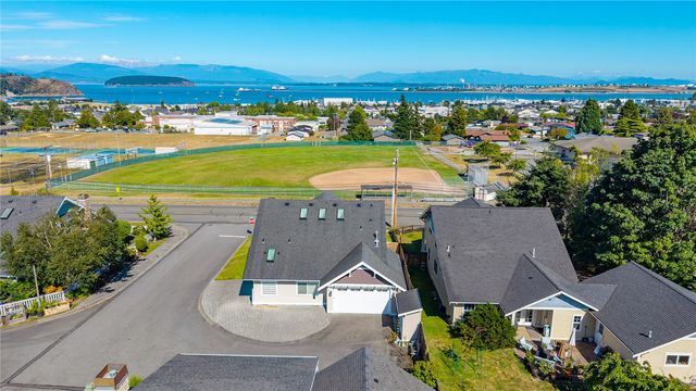 2402 J Avenue, Anacortes, WA 98221