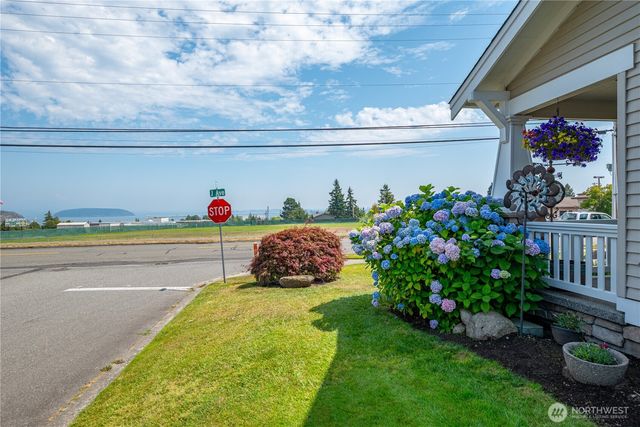 2402 J Avenue, Anacortes, WA 98221