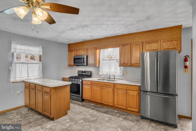 318 E EMAUS ST, Middletown, PA 17057