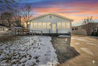 318 E EMAUS ST, Middletown, PA 17057