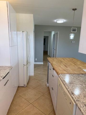 115 Lakes End Drive D, Fort Pierce, FL 34982