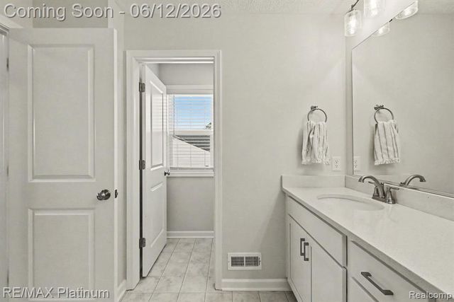 603 Land Bridge, Perry, MI 48872
