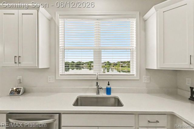 603 Land Bridge, Perry, MI 48872