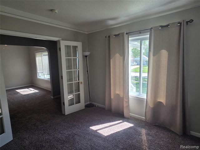 22889 Oakwood Avenue, Eastpointe, MI 48021