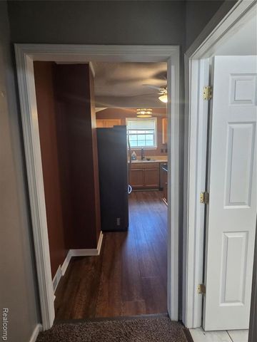 22889 Oakwood Avenue, Eastpointe, MI 48021