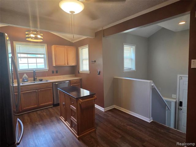 22889 Oakwood Avenue, Eastpointe, MI 48021