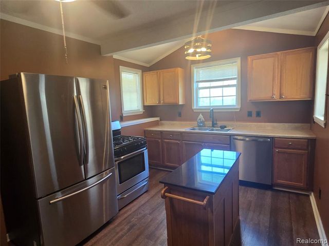 22889 Oakwood Avenue, Eastpointe, MI 48021