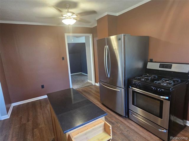 22889 Oakwood Avenue, Eastpointe, MI 48021
