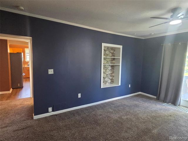 22889 Oakwood Avenue, Eastpointe, MI 48021