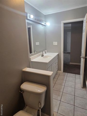 22889 Oakwood Avenue, Eastpointe, MI 48021