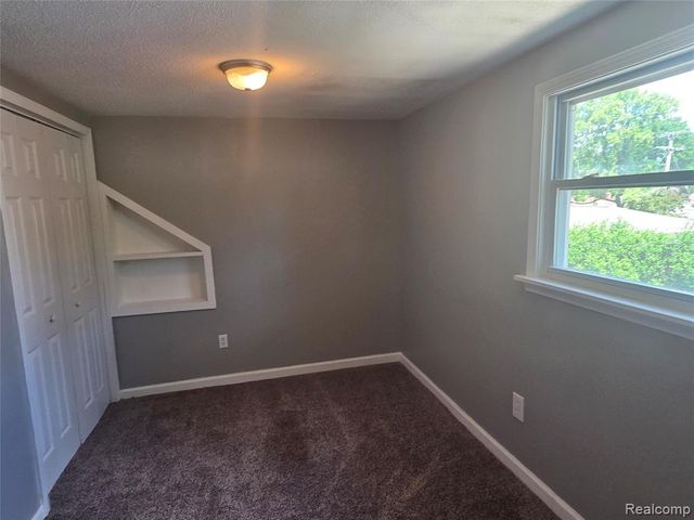 22889 Oakwood Avenue, Eastpointe, MI 48021