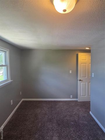 22889 Oakwood Avenue, Eastpointe, MI 48021