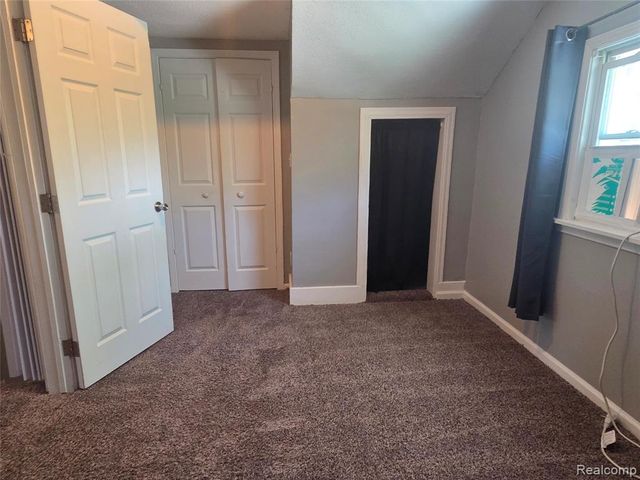 22889 Oakwood Avenue, Eastpointe, MI 48021