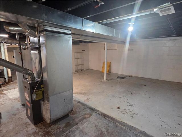 22889 Oakwood Avenue, Eastpointe, MI 48021