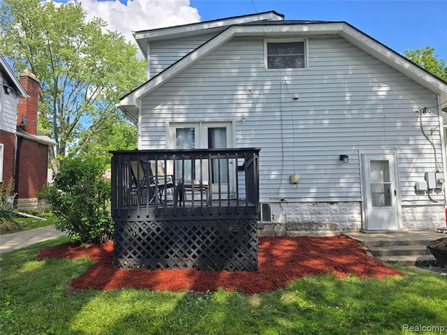 22889 Oakwood Avenue, Eastpointe, MI 48021