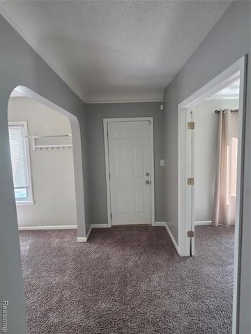 22889 Oakwood Avenue, Eastpointe, MI 48021