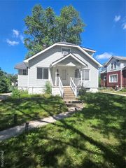 22889 Oakwood Avenue, Eastpointe, MI 48021