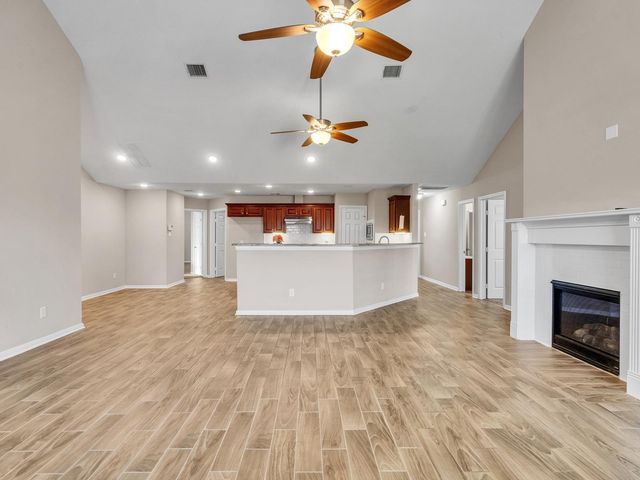 6827 Davy Crockett Drive, Manvel, TX 77578