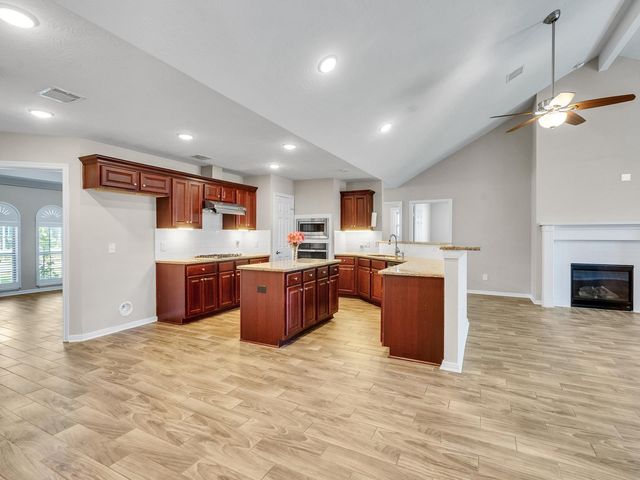 6827 Davy Crockett Drive, Manvel, TX 77578