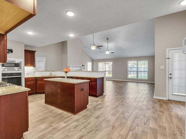 6827 Davy Crockett Drive, Manvel, TX 77578