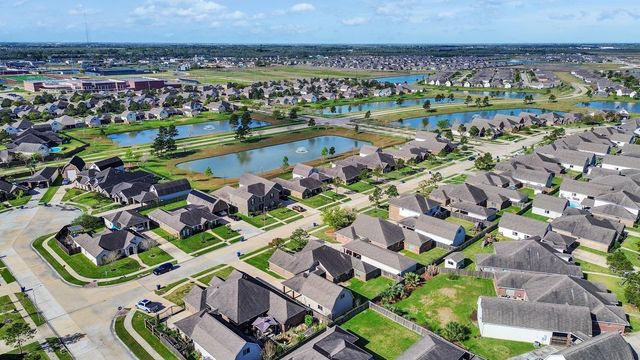 6827 Davy Crockett Drive, Manvel, TX 77578