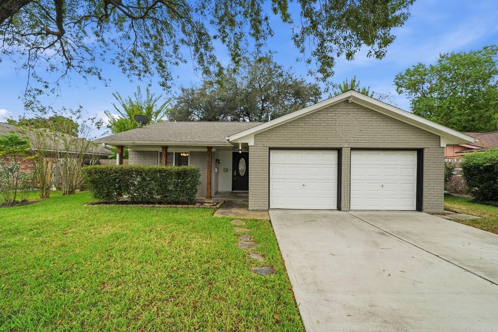 5208 Cunningham Drive, Pearland, TX 77581