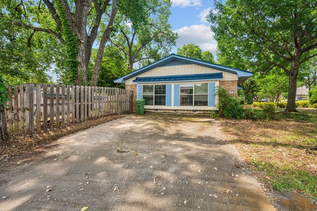305 Bluebonnet Drive, Grapevine, TX 76051
