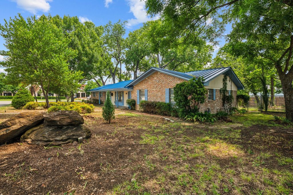 305 Bluebonnet Drive, Grapevine, TX 76051