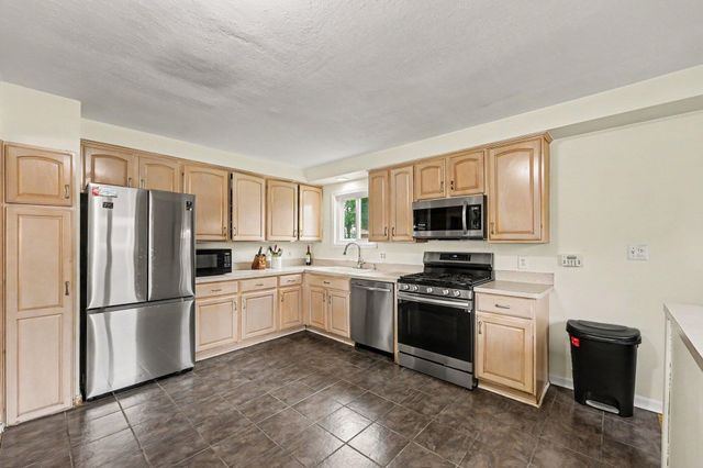 16741 Bell Avenue, Eastpointe City, MI 48021