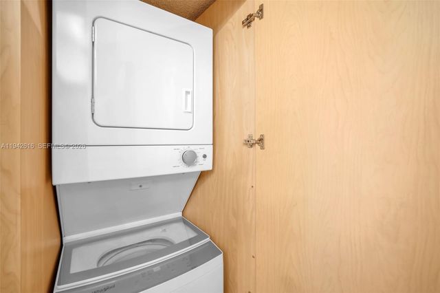 107 Heatherbrook Way 145, Hollywood, FL 33021