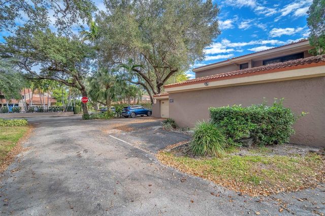 107 Heatherbrook Way 145, Hollywood, FL 33021