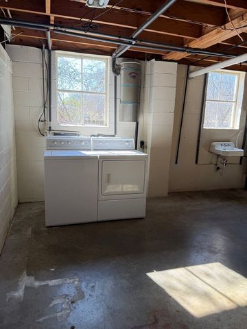 1220 Harwood Dr, Nashville, TN 37206