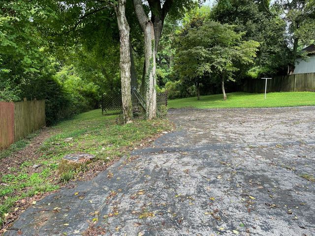 1220 Harwood Dr, Nashville, TN 37206