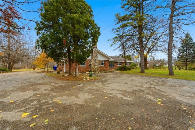 6N879 Dunham Road, Wayne, IL 60184