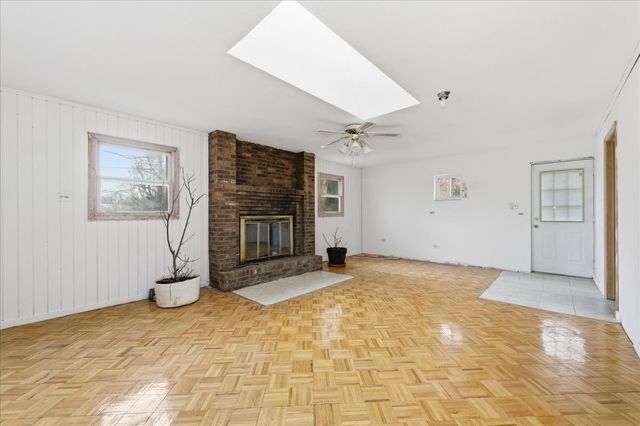 6N879 Dunham Road, Wayne, IL 60184