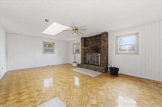 6N879 Dunham Road, Wayne, IL 60184